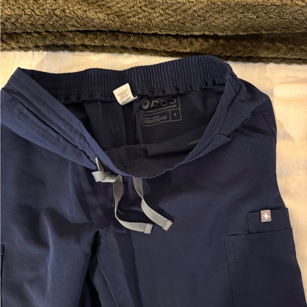 Figs Deep Blue Scrub Set - Picture 3 of 4